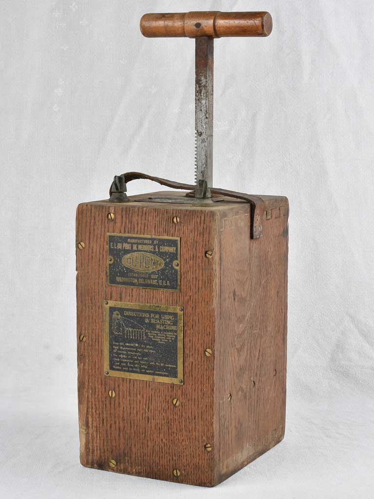 Antique plunger box / dynamite detonator / blasting machine 14¼"