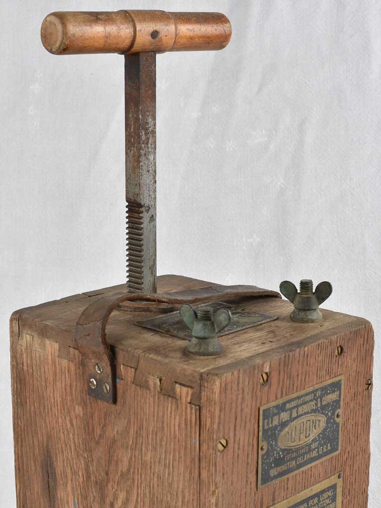 Antique plunger box / dynamite detonator / blasting machine 14¼"