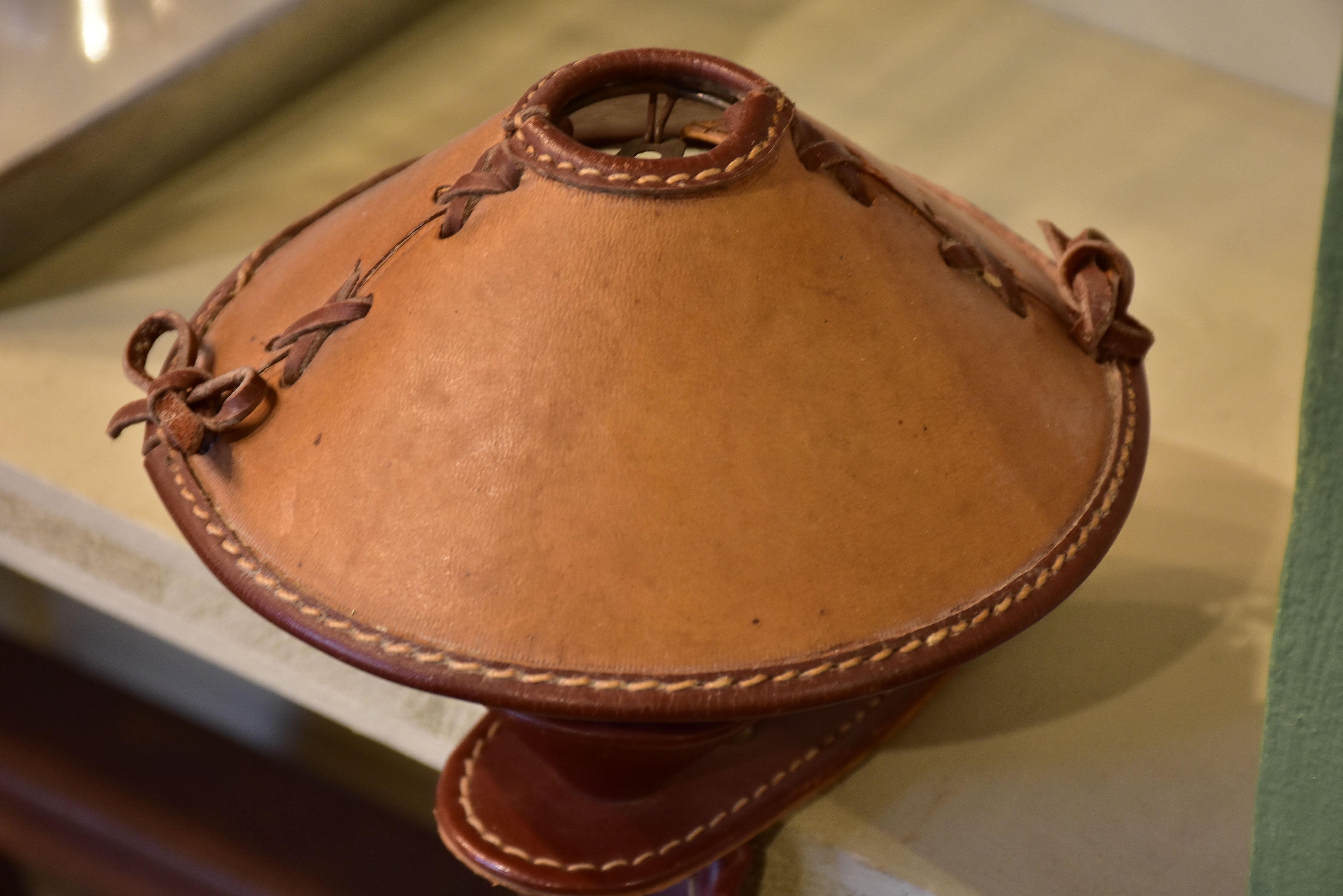 Mini vintage shelf lamp in leather