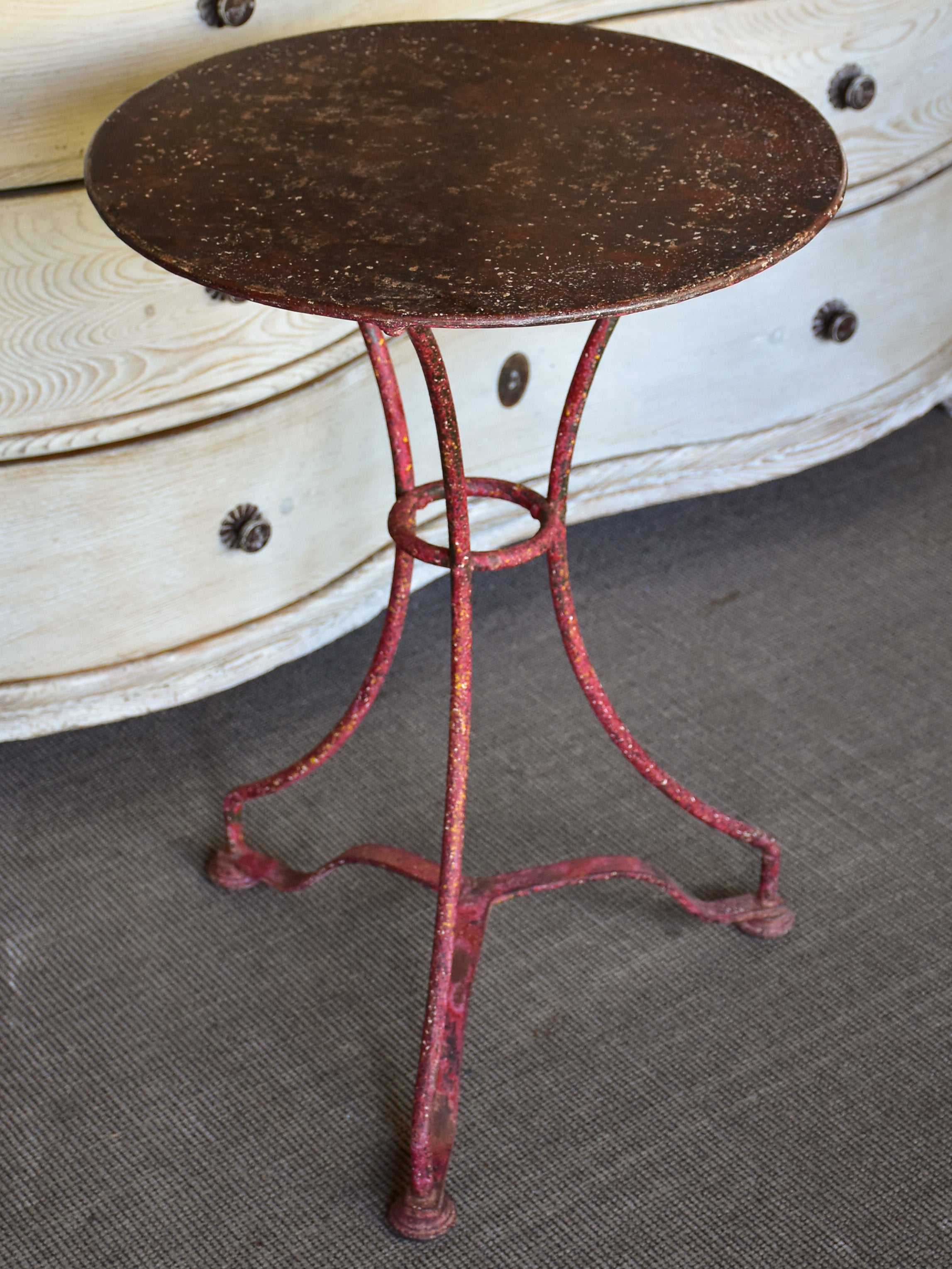 Round French garden table with red patina