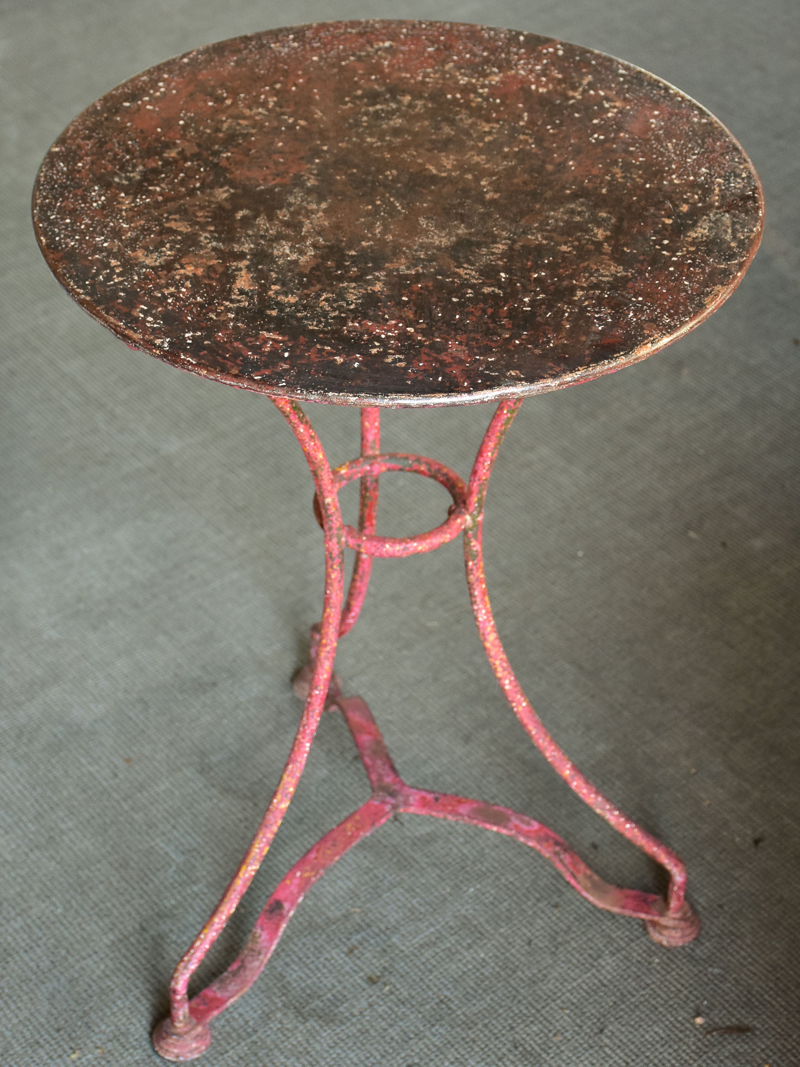 Round French garden table with red patina