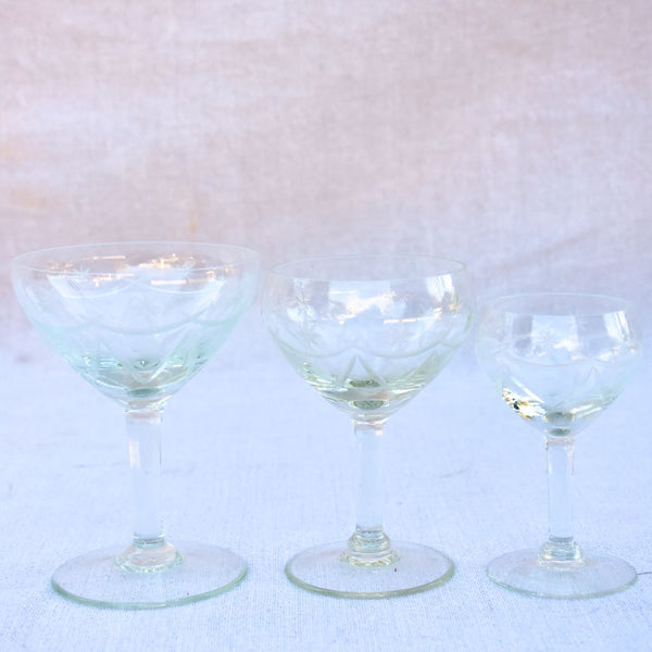 Set of eight vintage French wine glasses – white wine – Chez Pluie