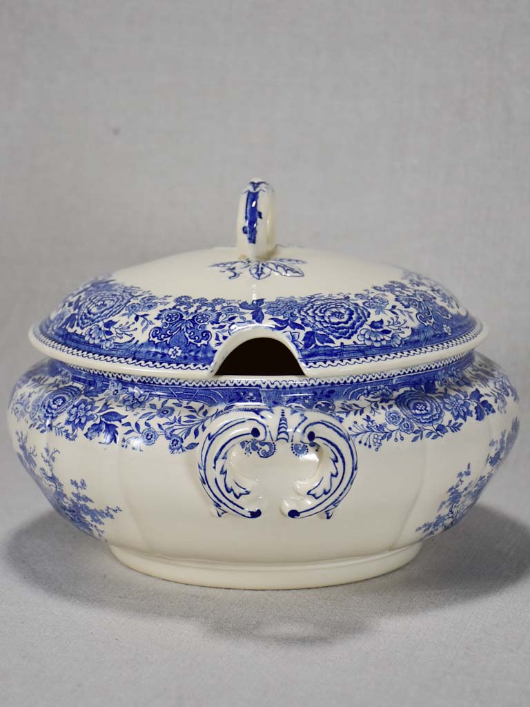 Vintage blue and white Villeroy and Boch soup tureen