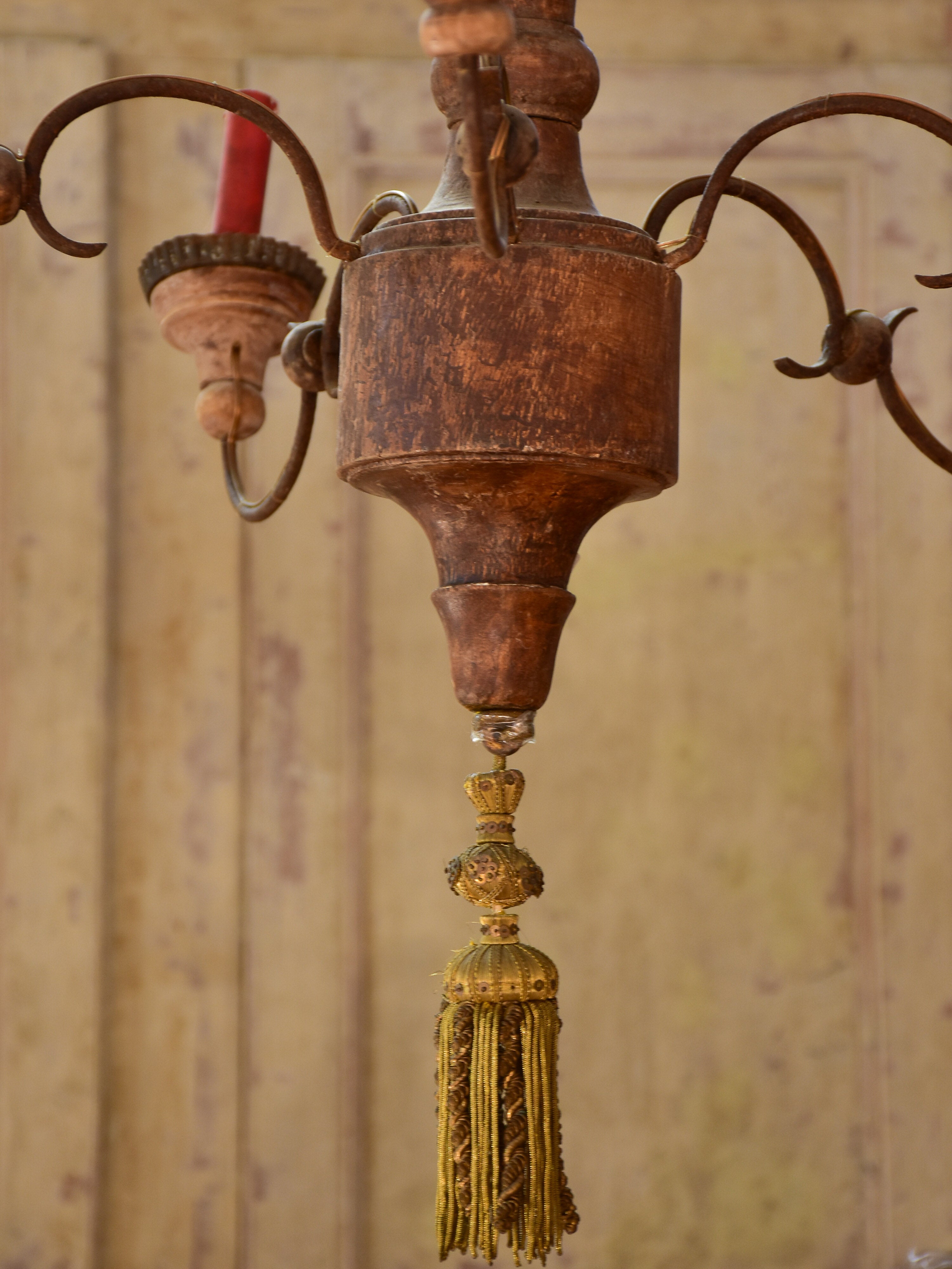 19th century Italian chandelier in iron and wood