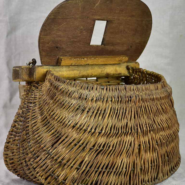 Antiques Atlas - Vintage Wicker Fishing Creel as1064a223