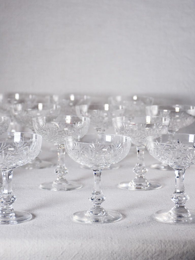 Set of 12 crystal champagne coups