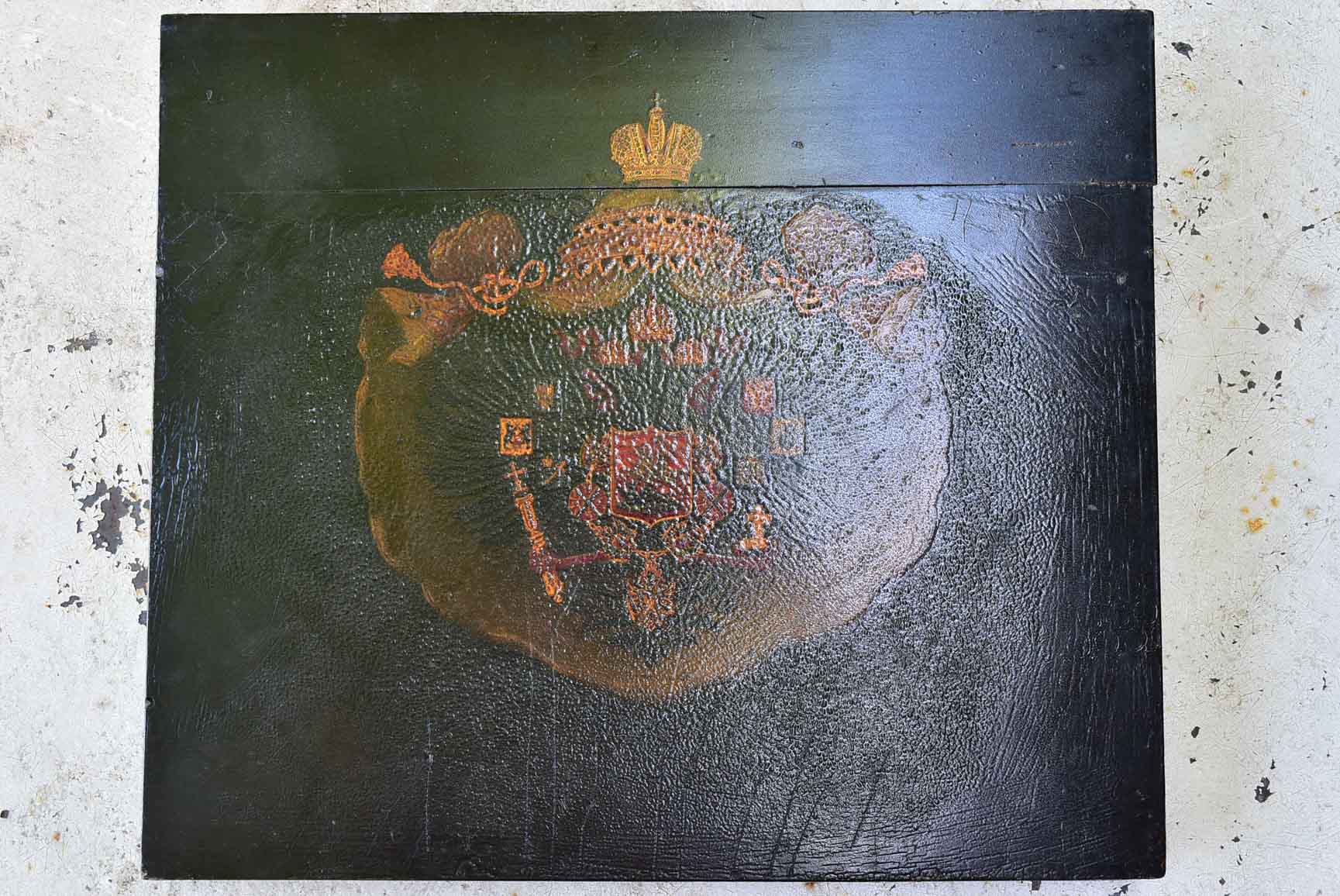 Antique coat of arms - oil on wood 16 ¾'' x 14 ¼''