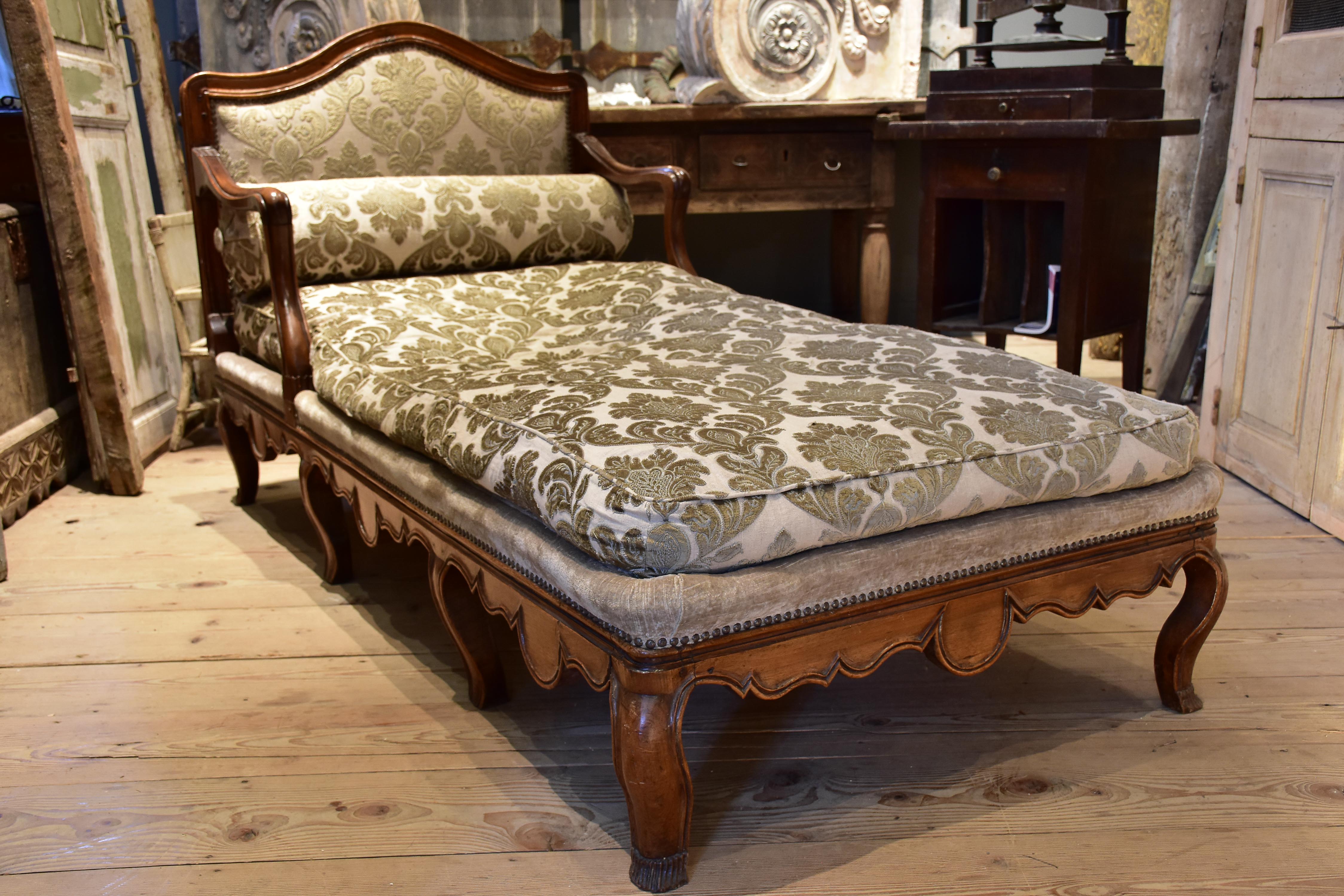 18th century Aixoise chaise longue