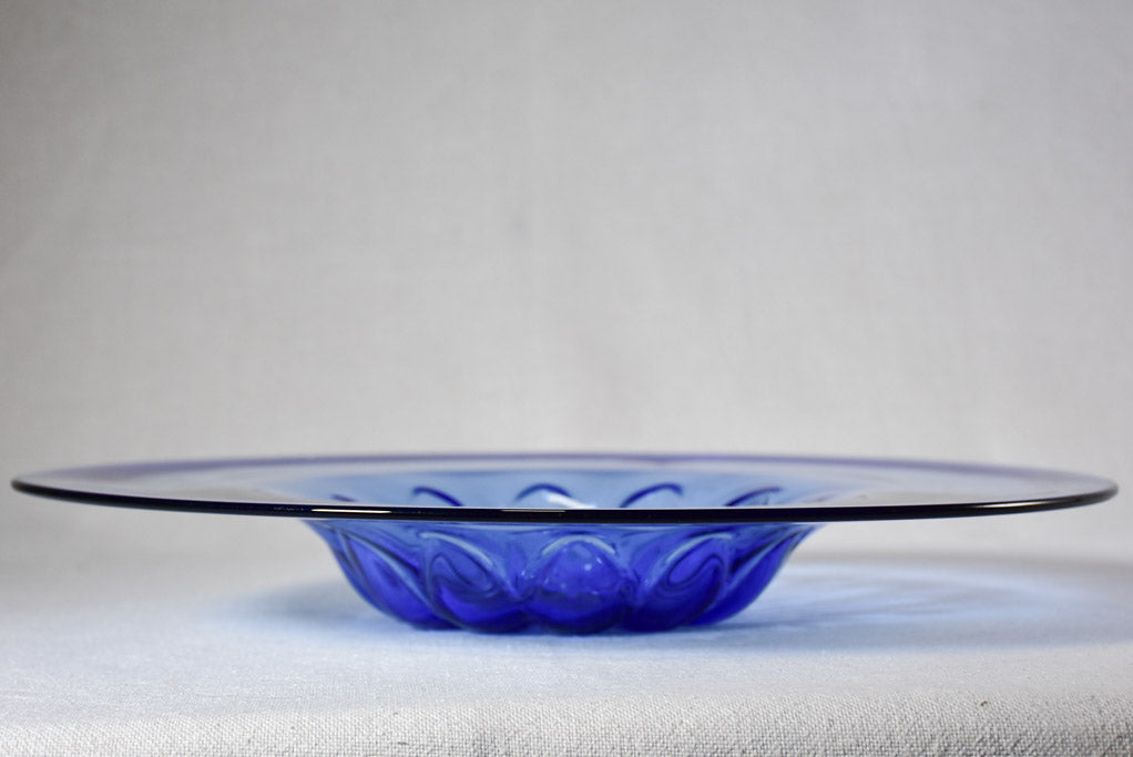 Large centerpiece blue glass coup Daum