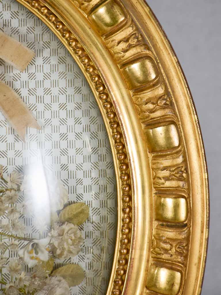 Golden Circular Frame 19th-century Reliquary