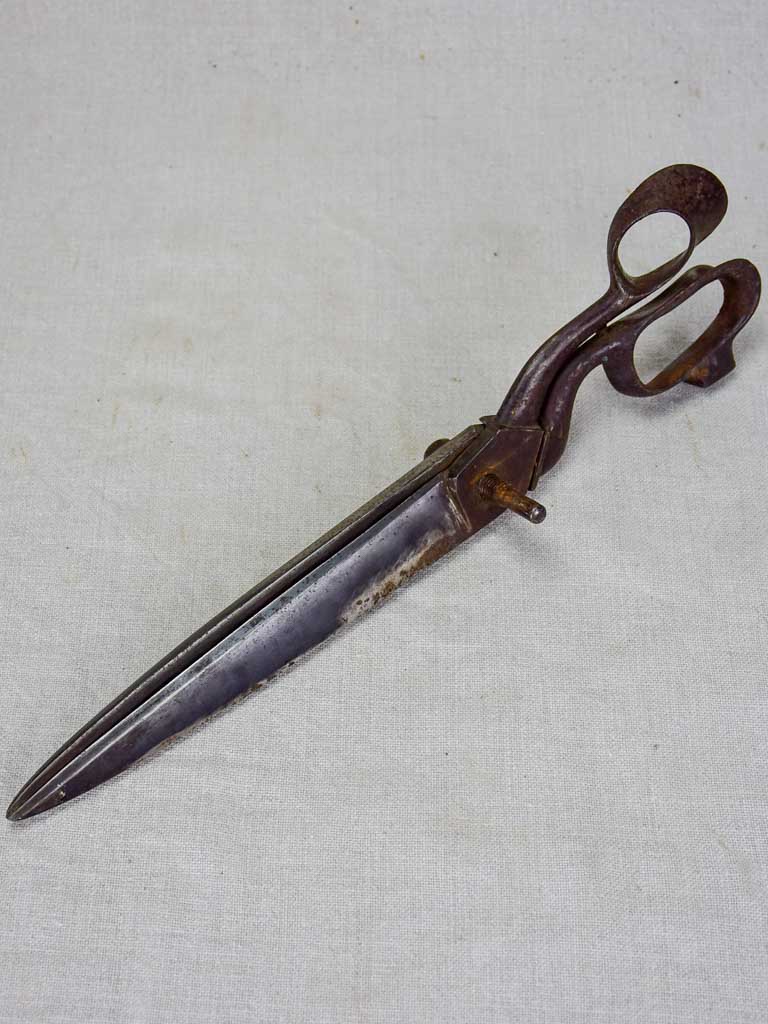 Early 20th Century tailor's scissors 1/3