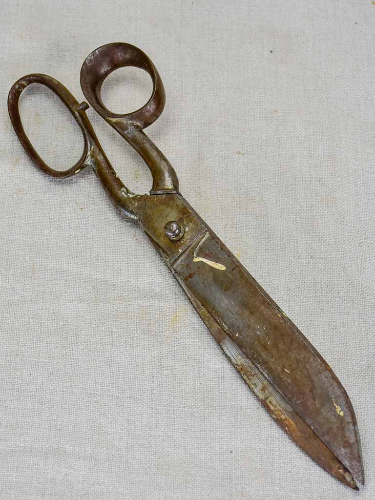 Early 20th Century tailor's scissors 2/3