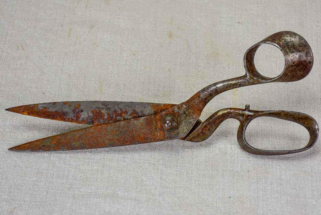 Early 20th Century tailor's scissors 3/3