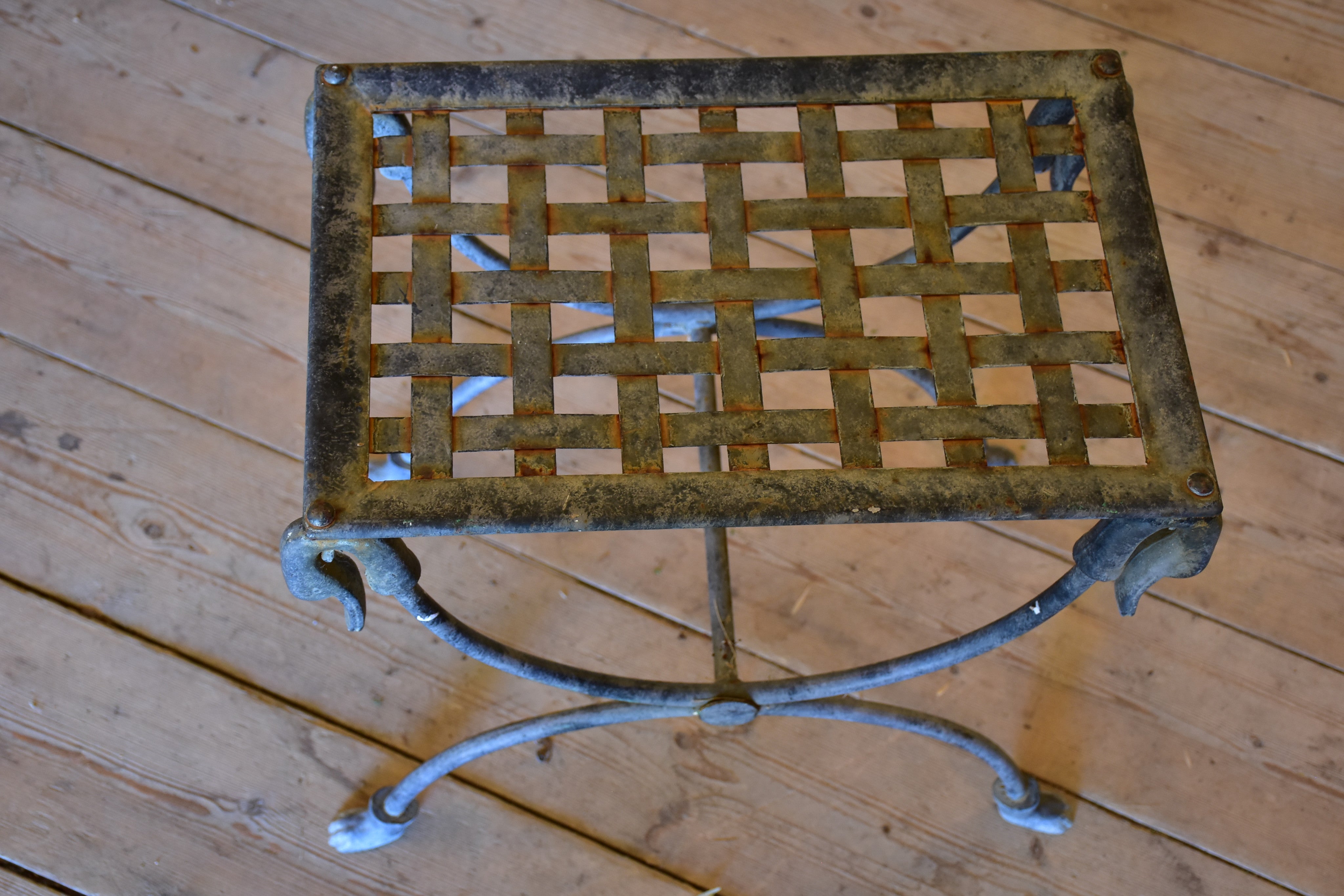 Vintage Iron French ‘x’ chair