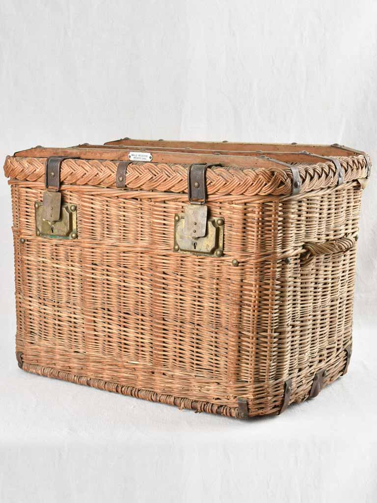 Vintage French wicker chest - Malle Moderne