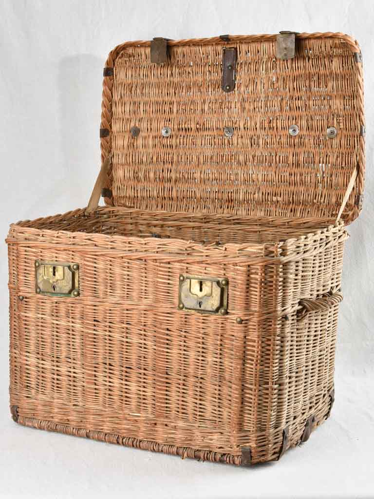 Vintage French wicker chest - Malle Moderne