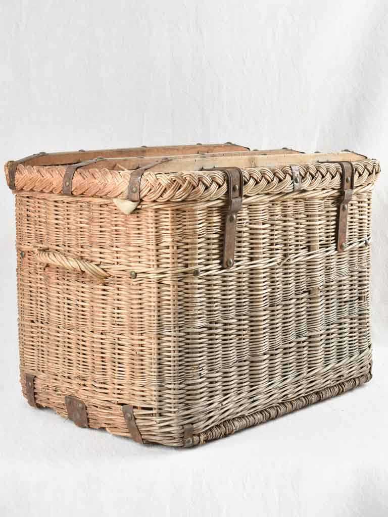 Vintage French wicker chest - Malle Moderne