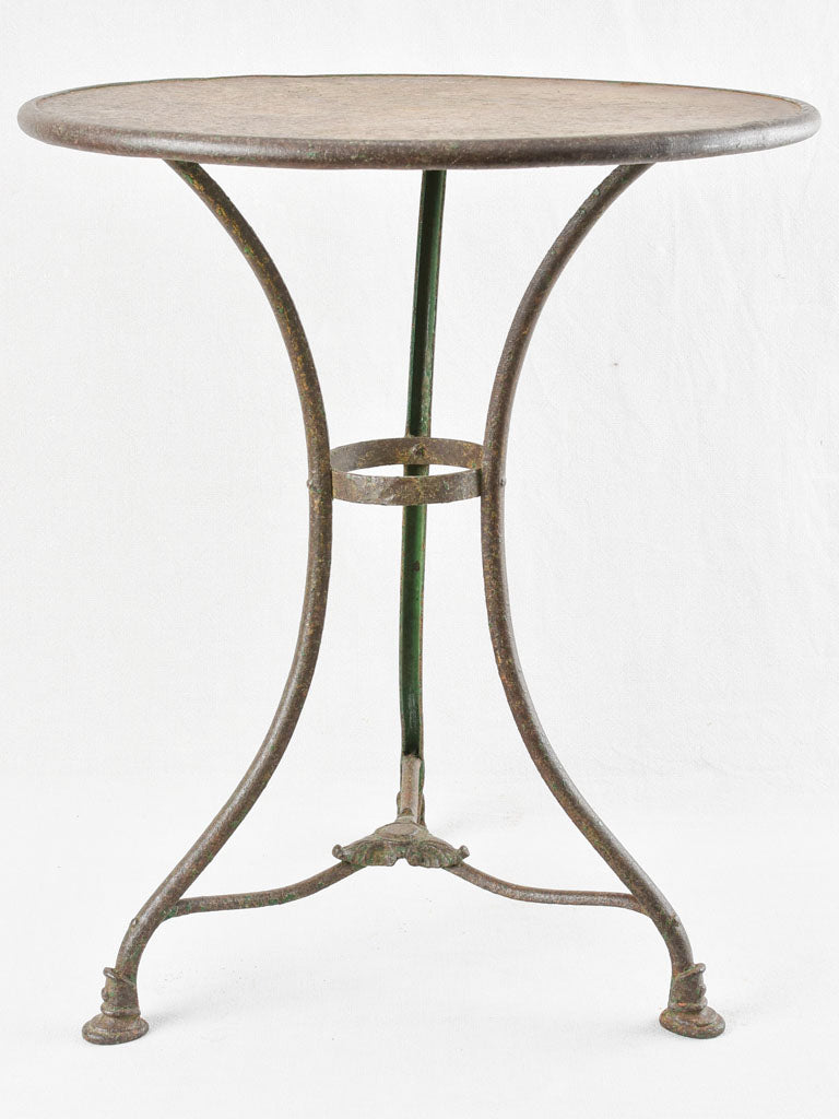 Arras garden table with hoof feet