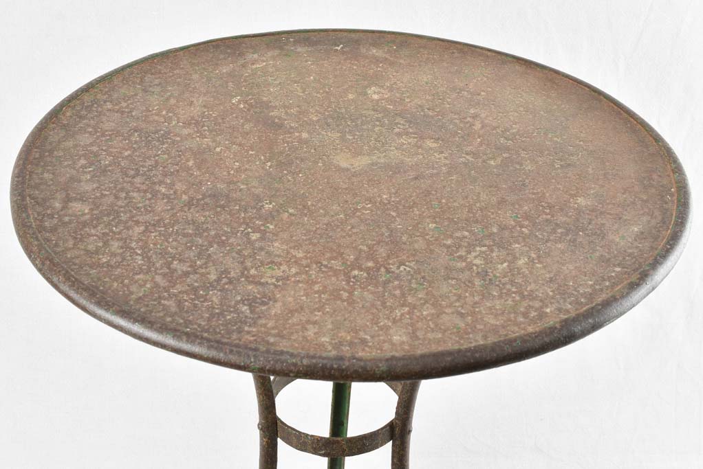 Arras garden table with hoof feet