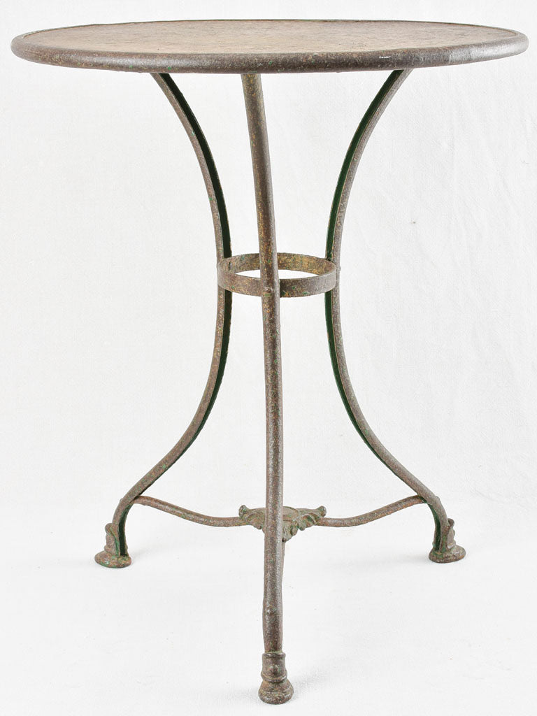 Arras garden table with hoof feet