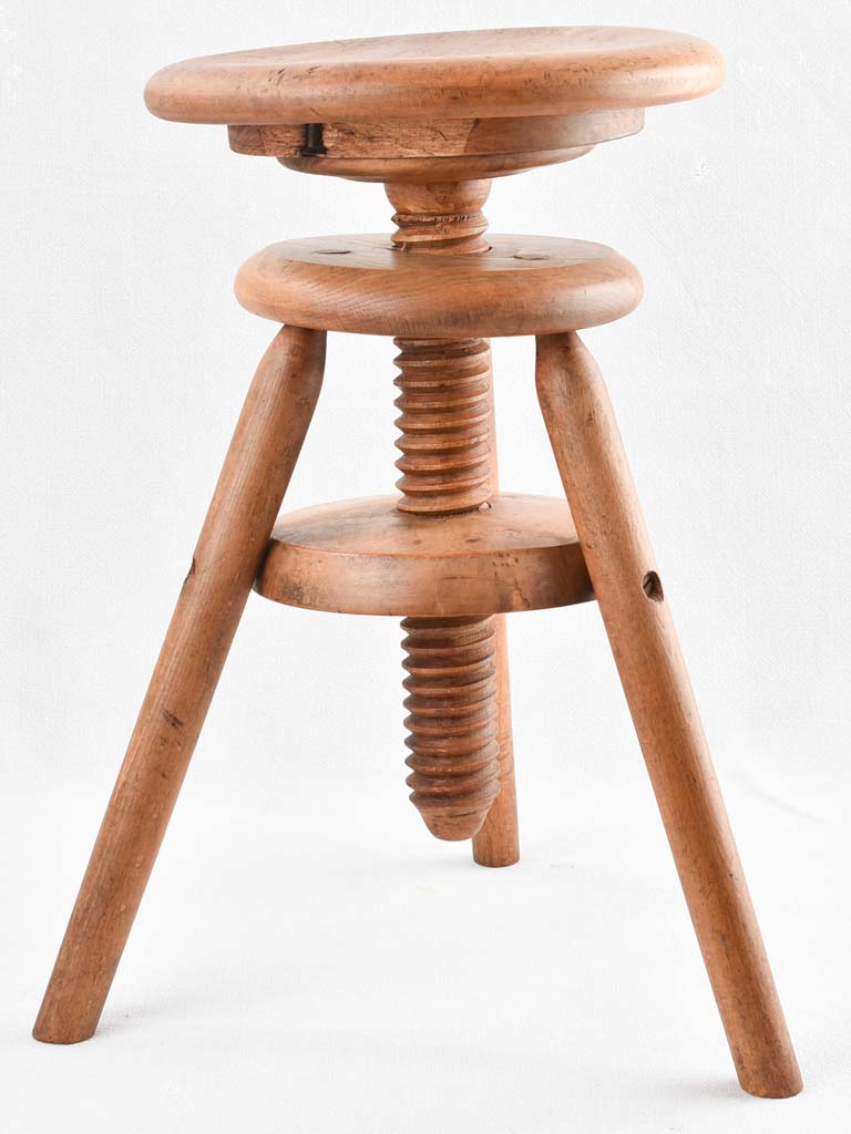 Corkscrew atelier stool 1/4