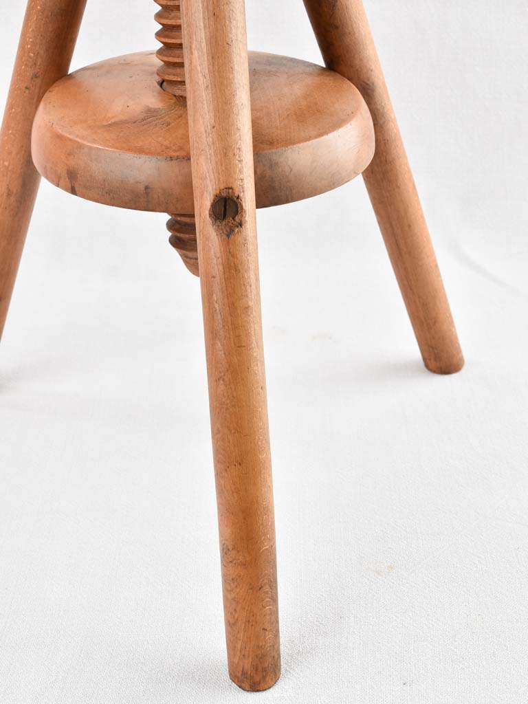 Corkscrew atelier stool 1/4