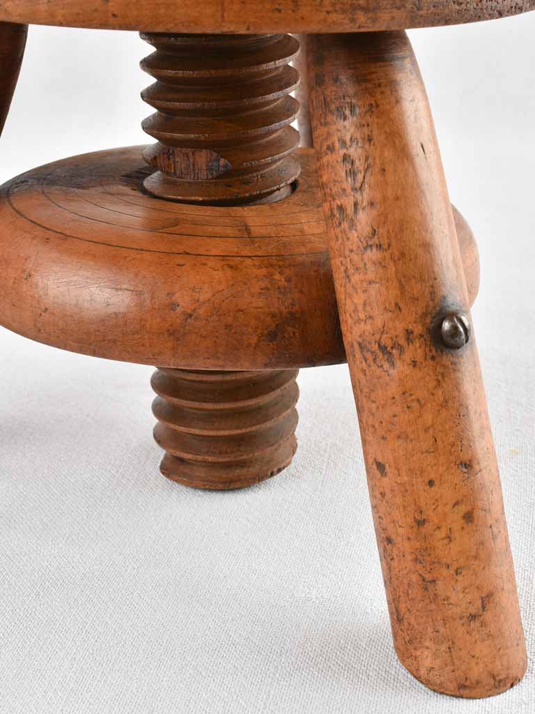 Corkscrew atelier stool 4/4