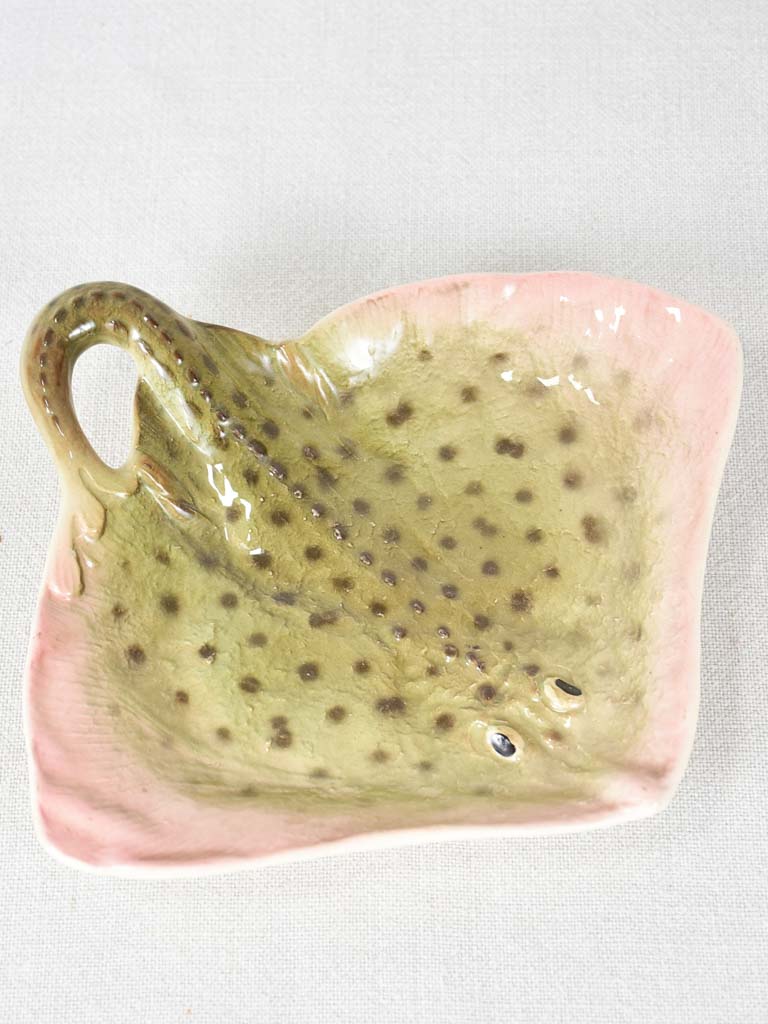 Antique  'sting ray' earthenware serving plate 9½"