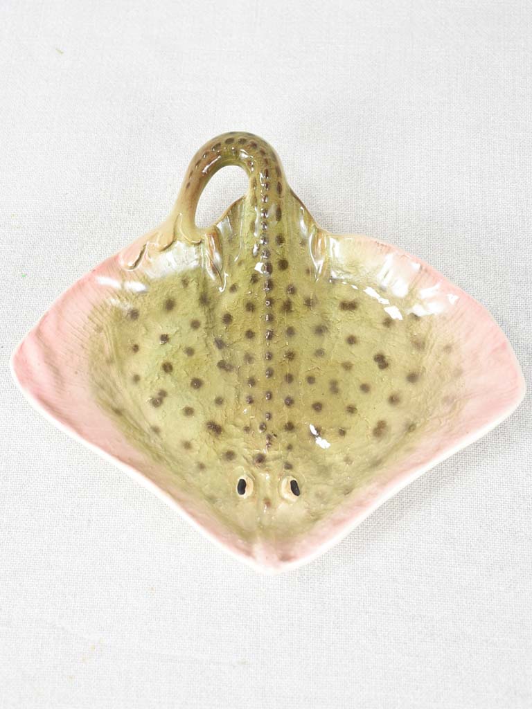 Antique  'sting ray' earthenware serving plate 9½"