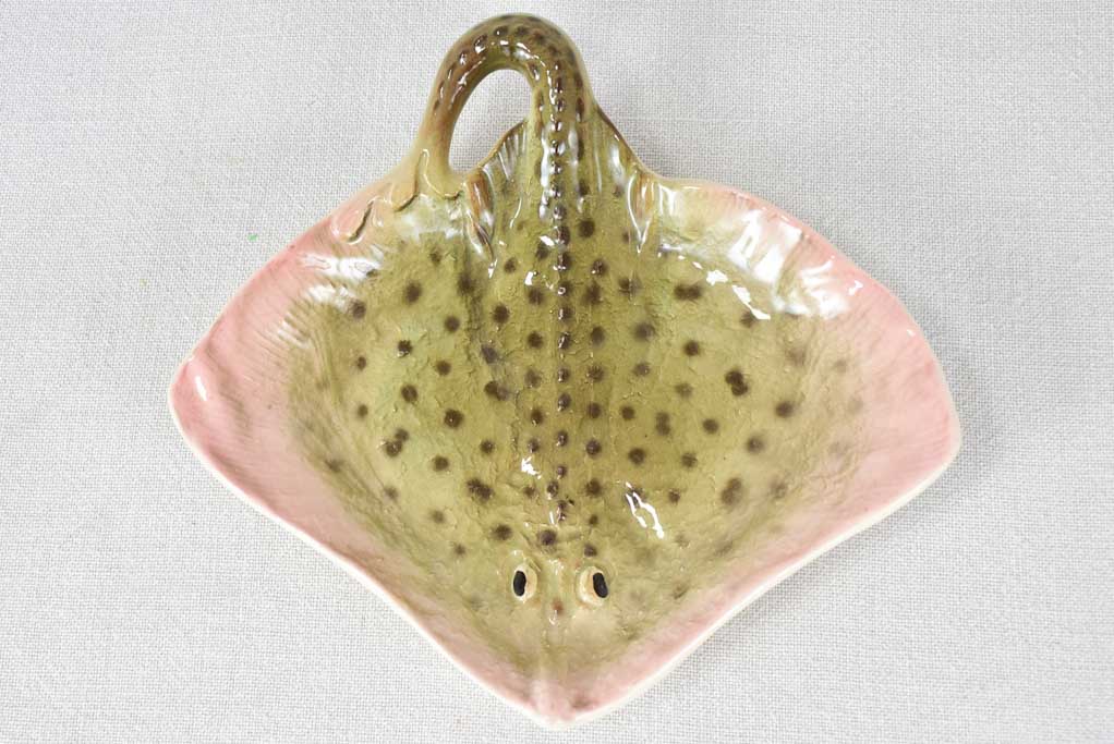 Antique  'sting ray' earthenware serving plate 9½"