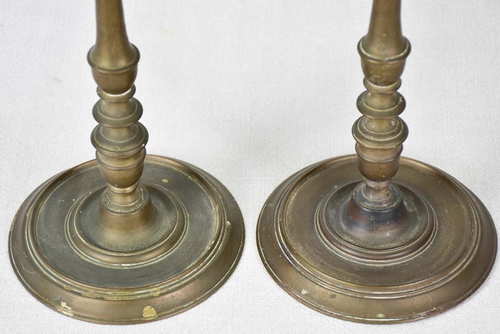 Elegant bronze 17th-century candlesticks