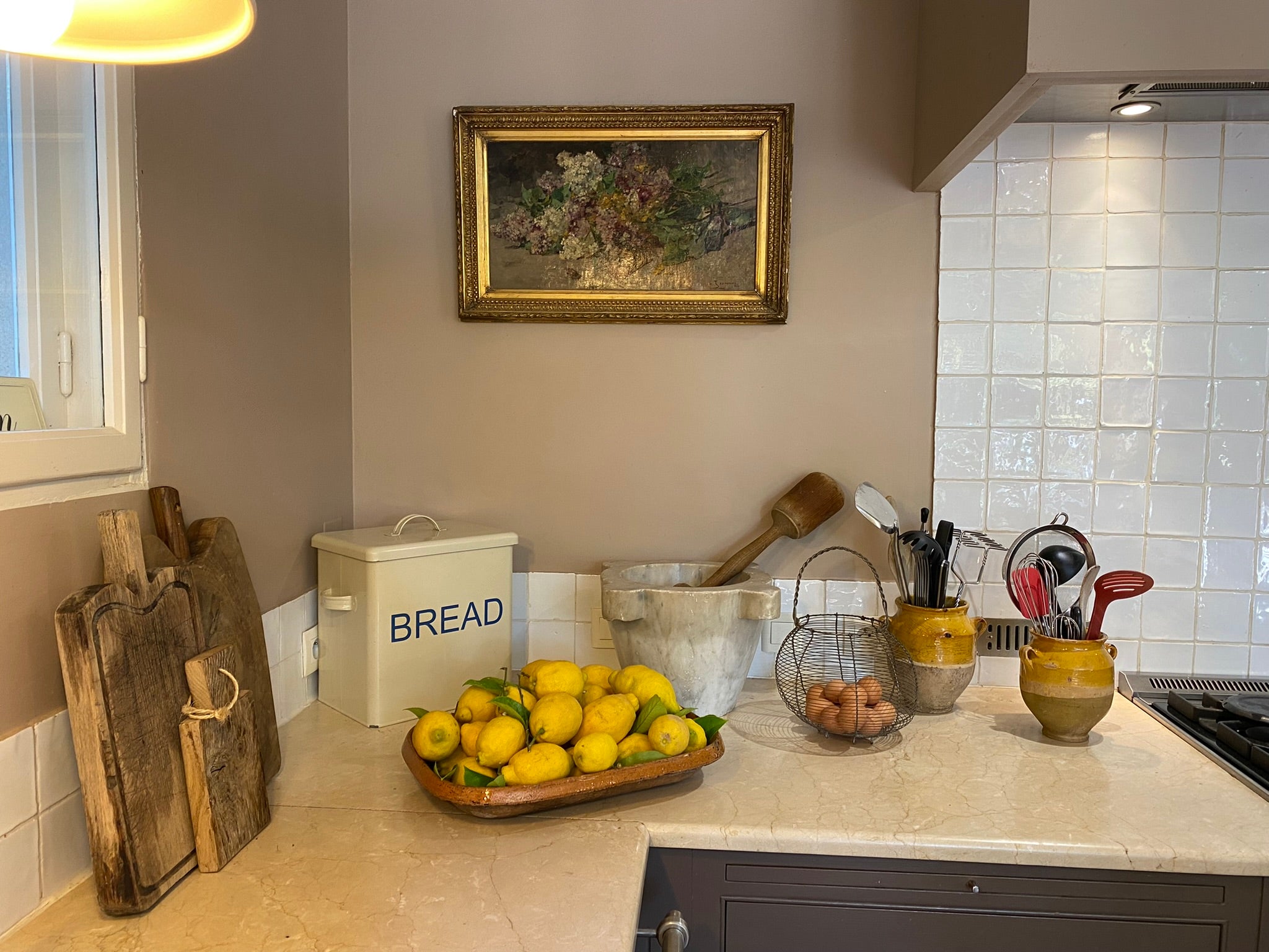 Decorative old-fashioned wire egg basket