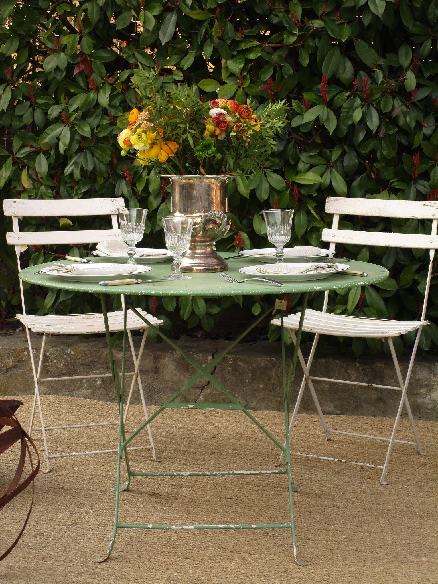 Round French folding bistro table - green four person