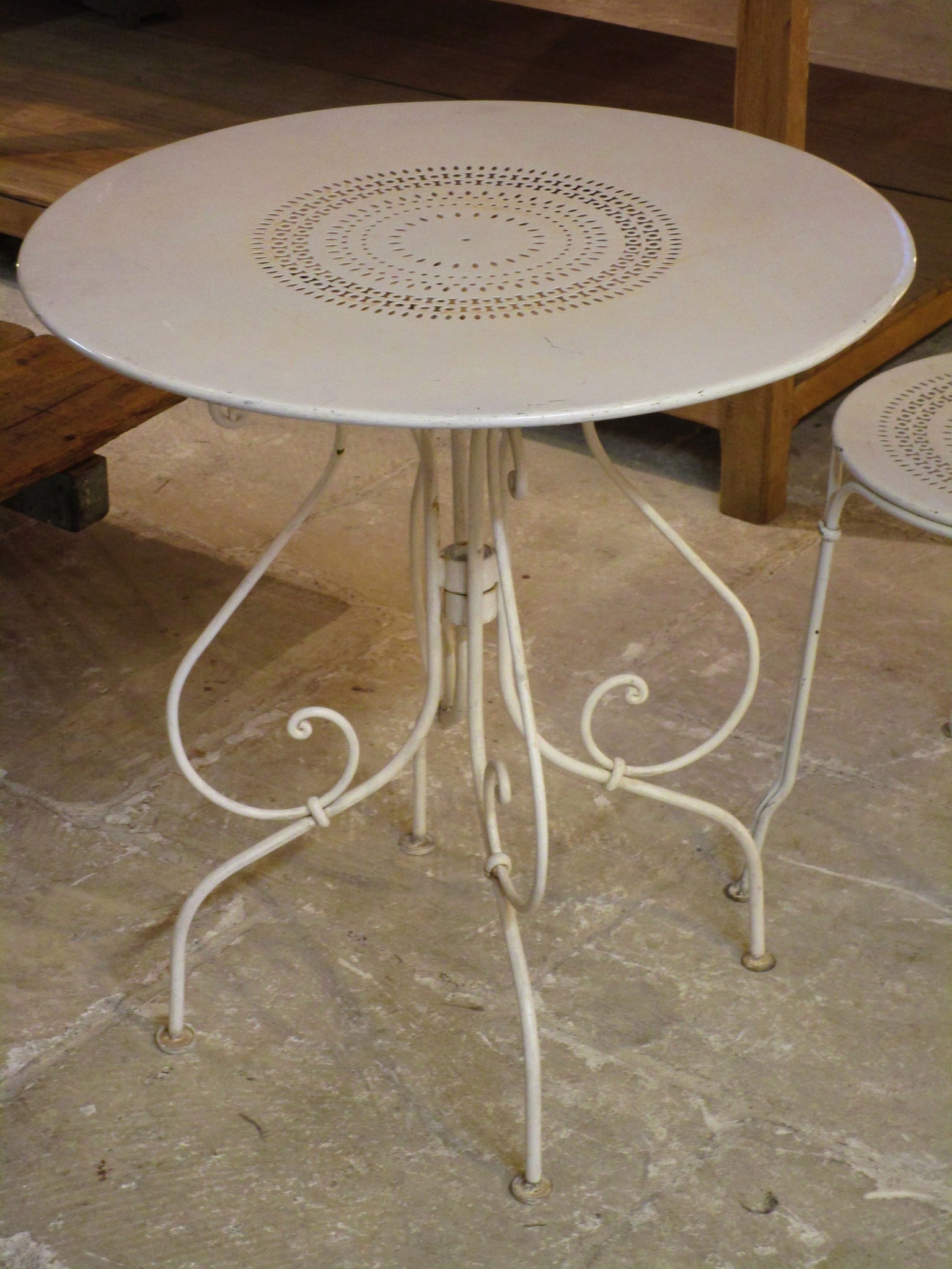 Vintage French outdoor table setting - white