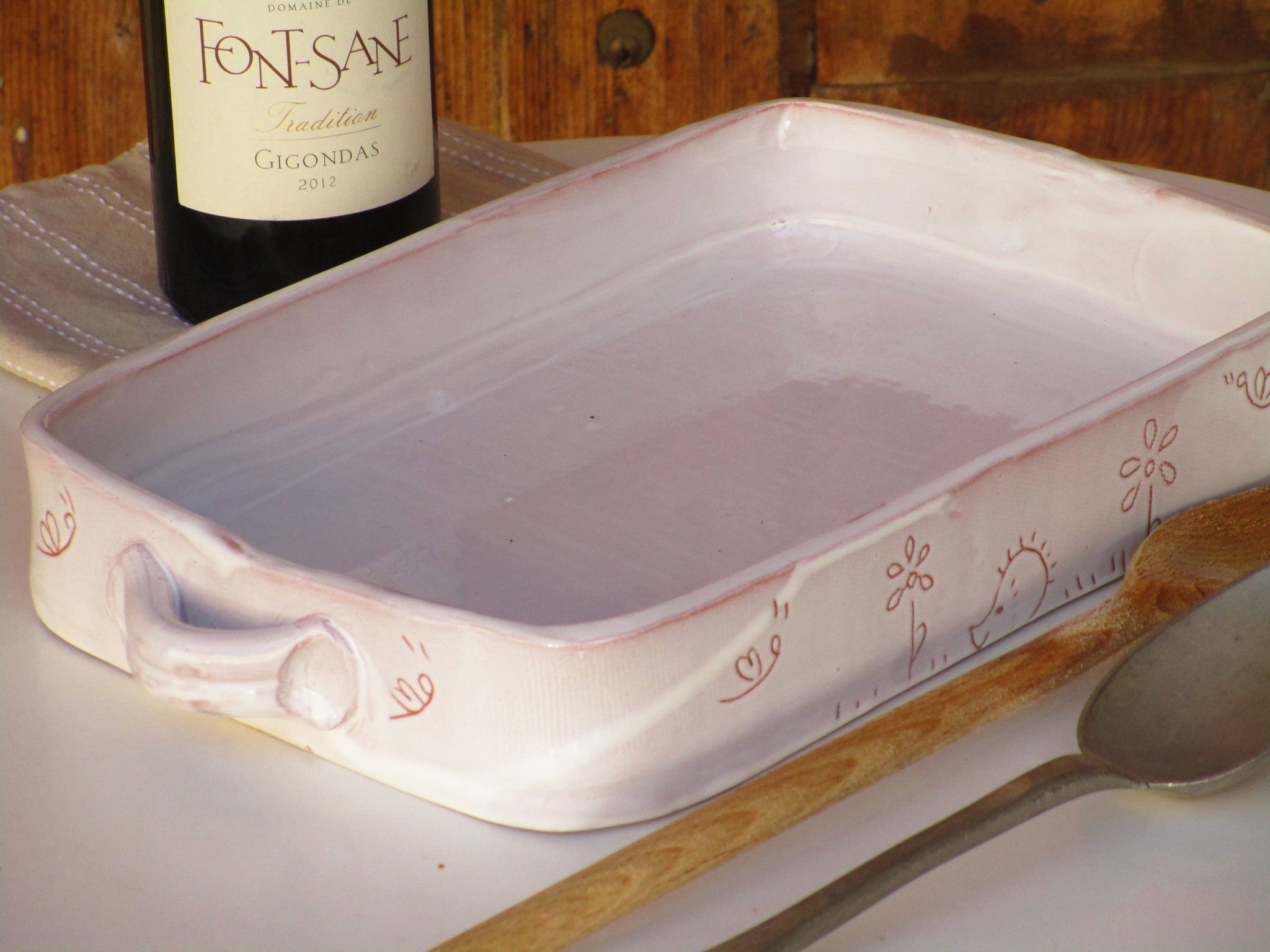 Artisan-crafted rabbit-decorated rectangular baking dish