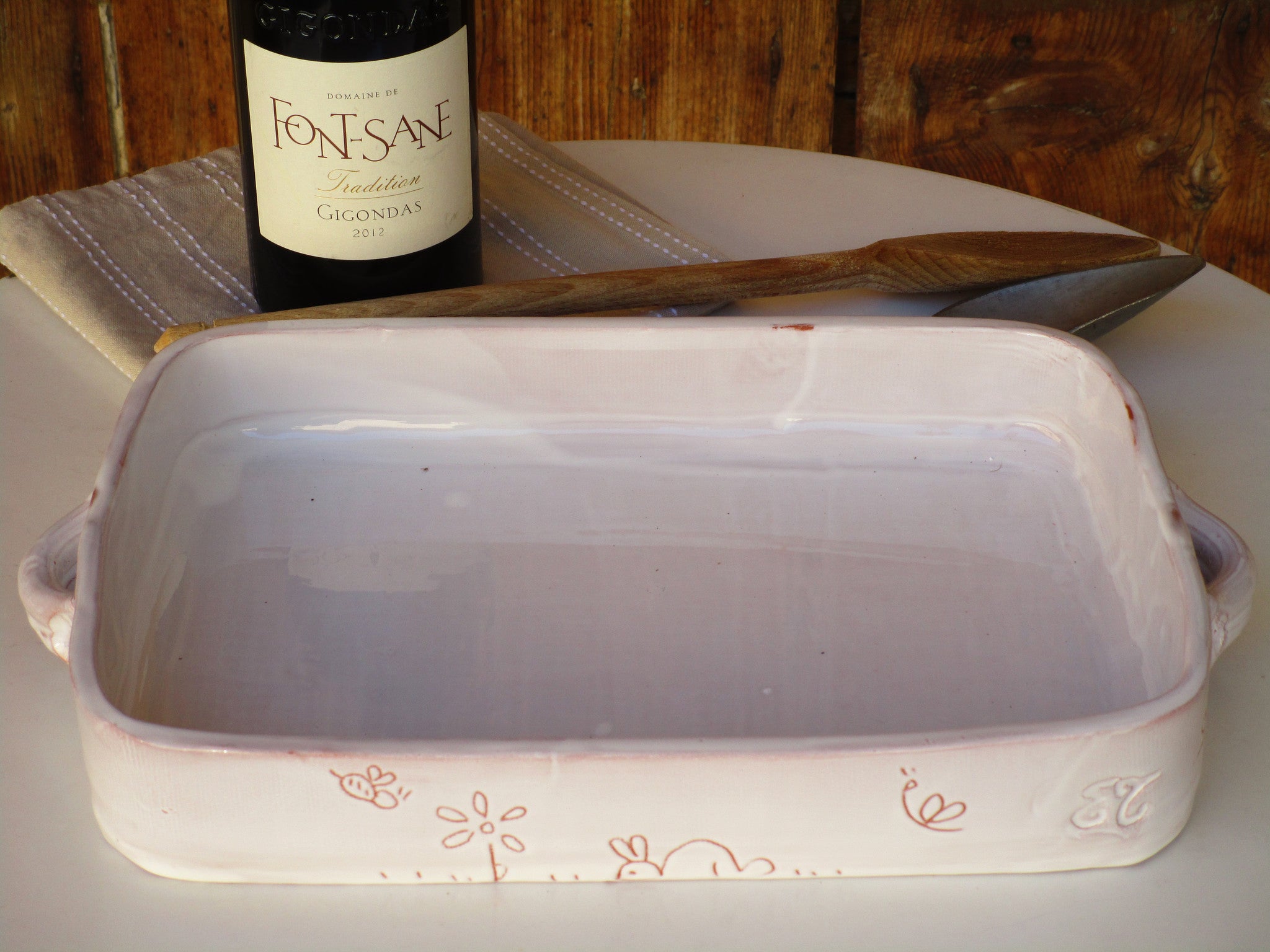 Butterfly-adorned bespoke rectangular baking dish