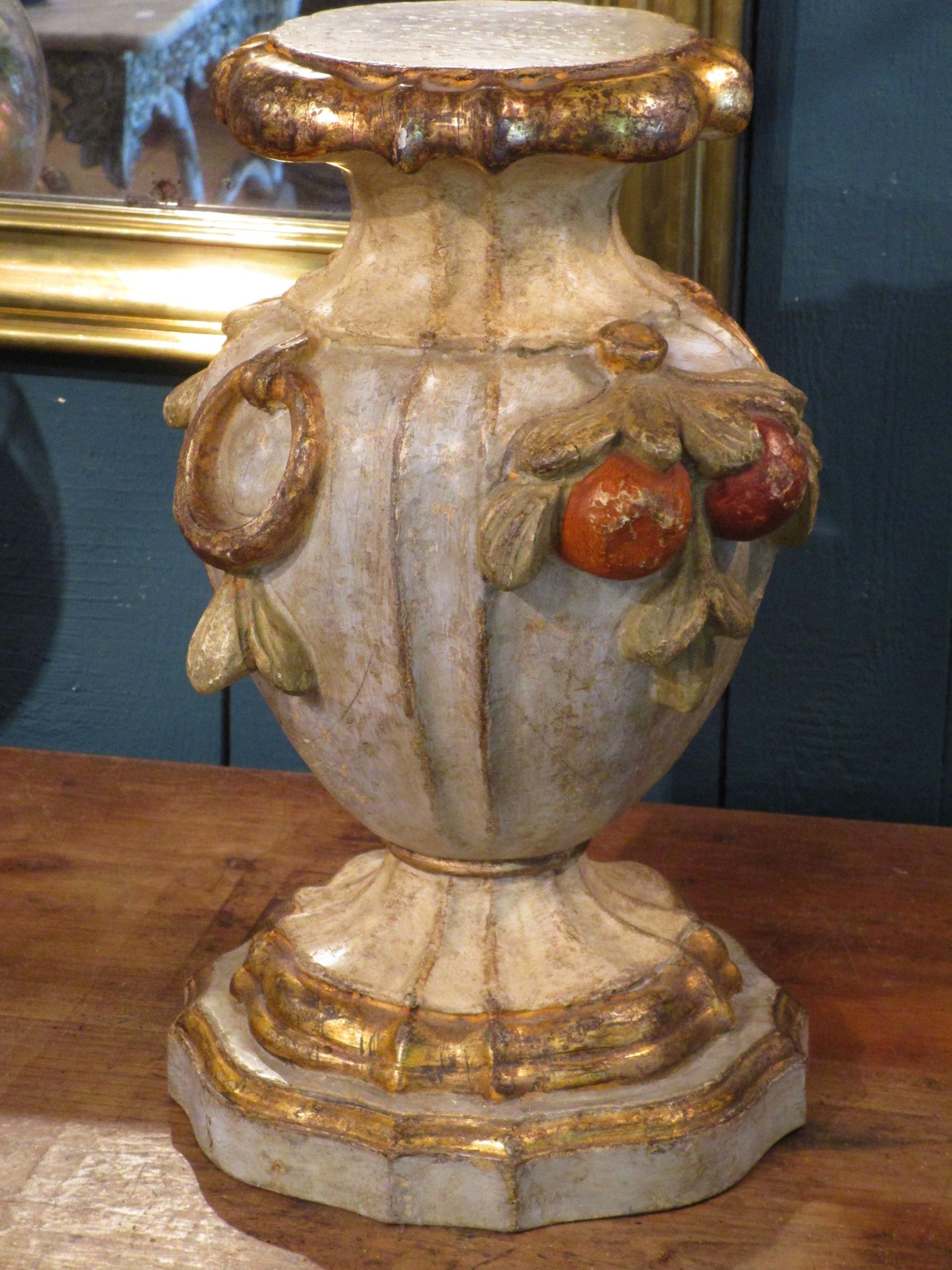 Decorative Italian pedestal