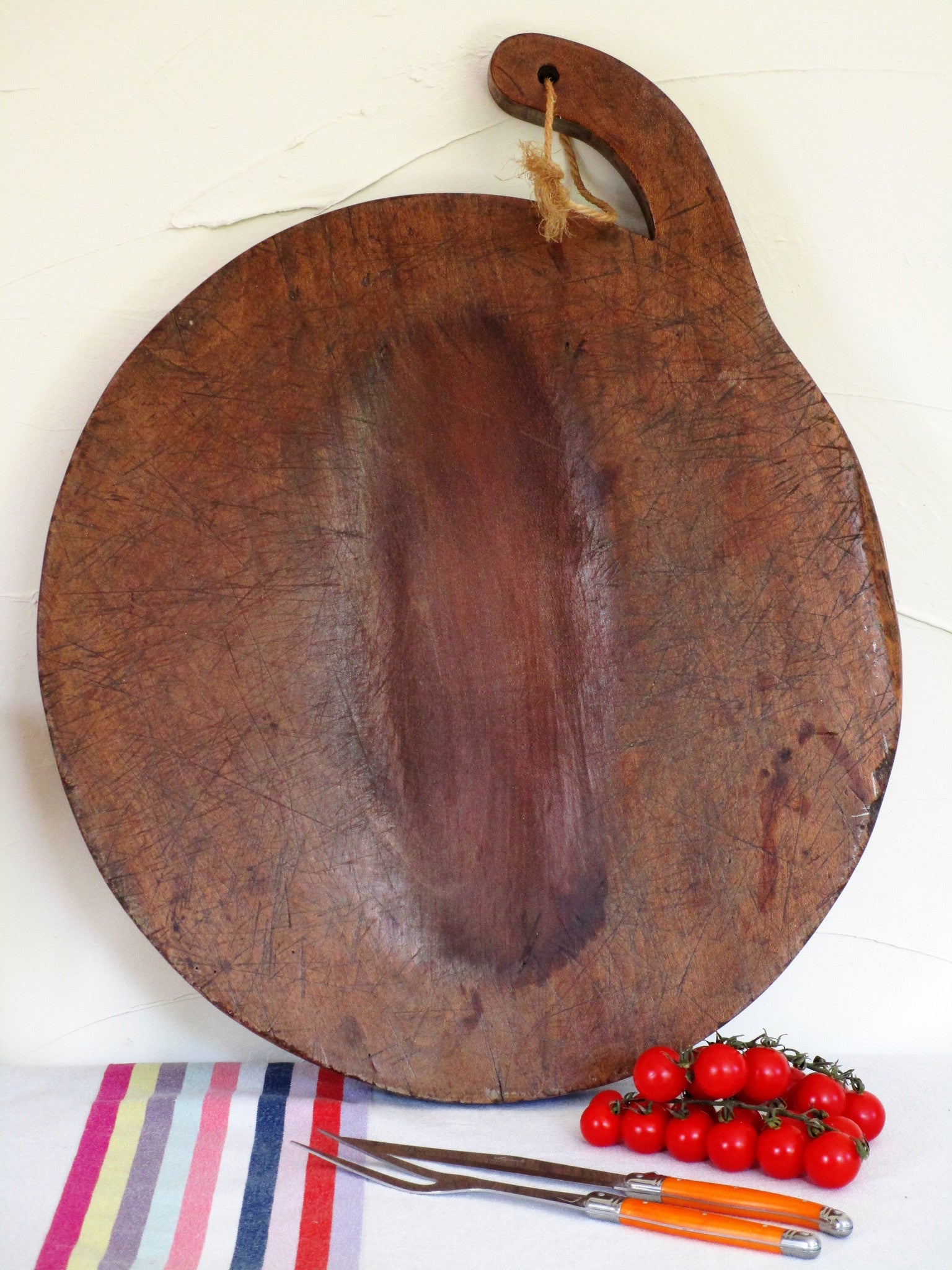 Large round French carving board - walnut