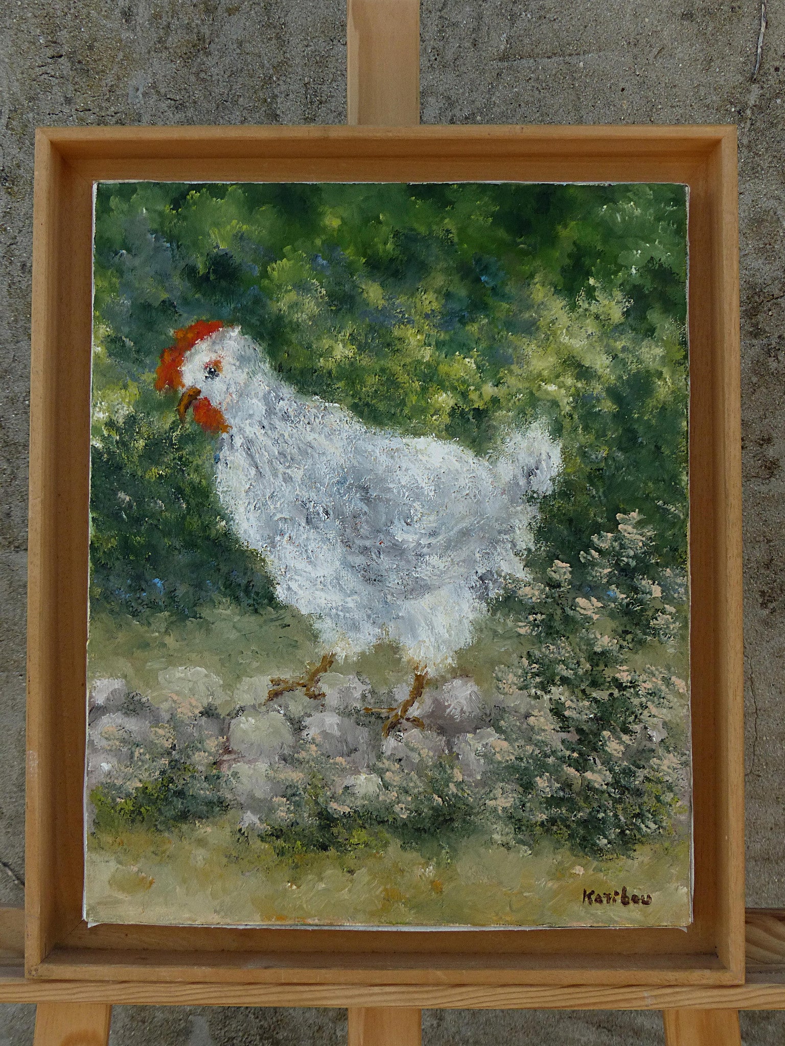 Une poule sur un mur