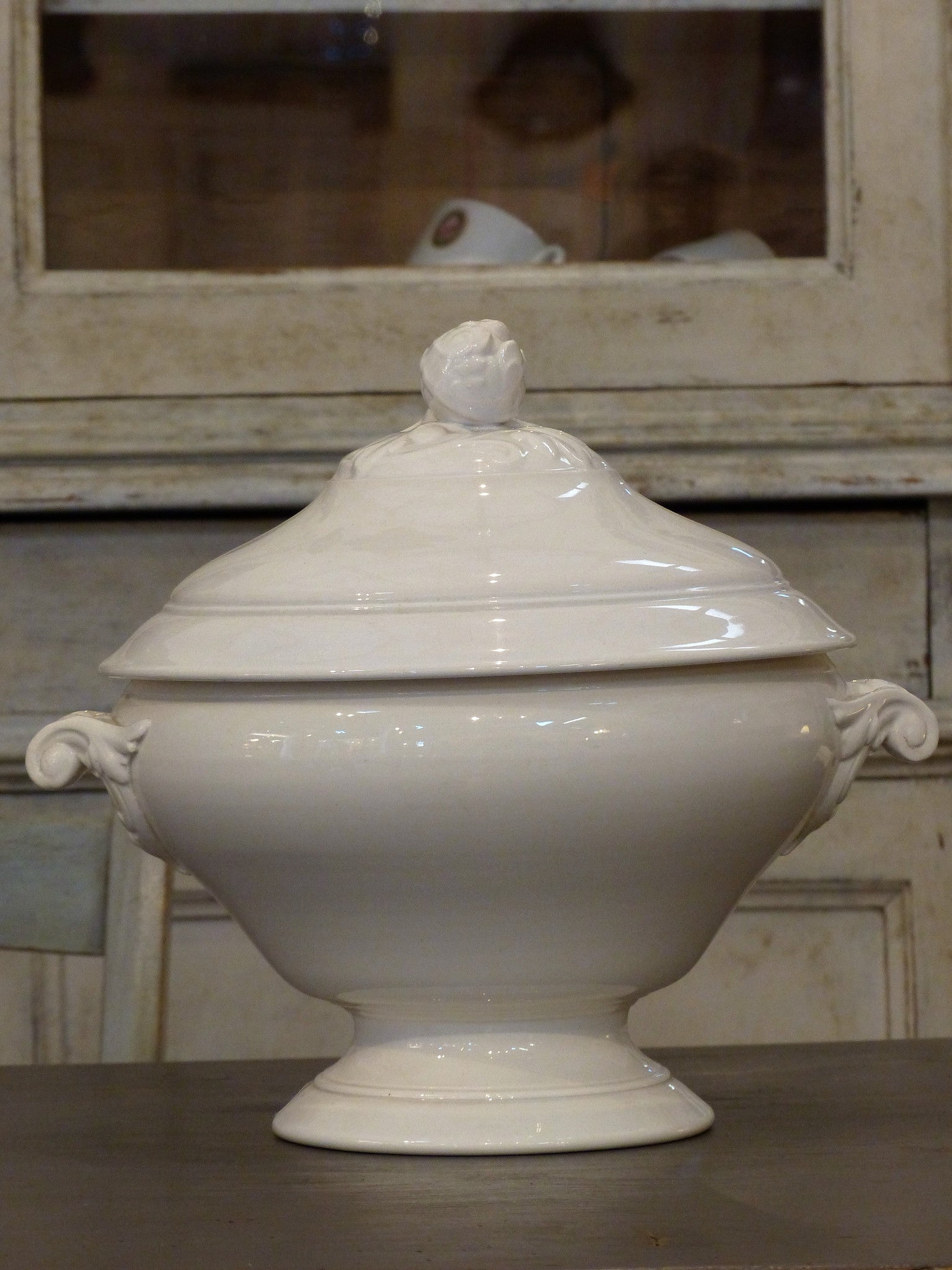 Late 19th century French soup tureen - white