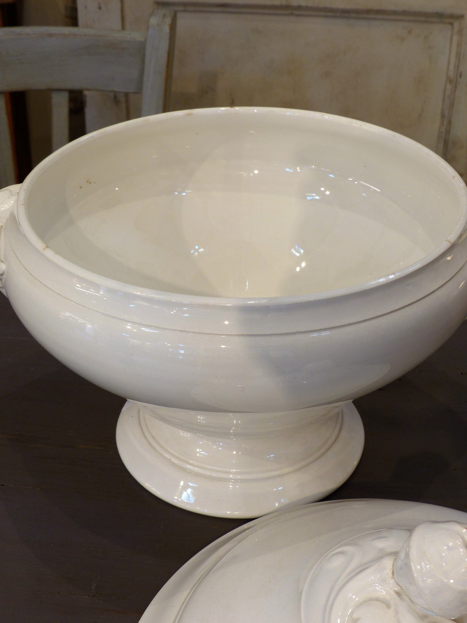 Late 19th century French soup tureen - white