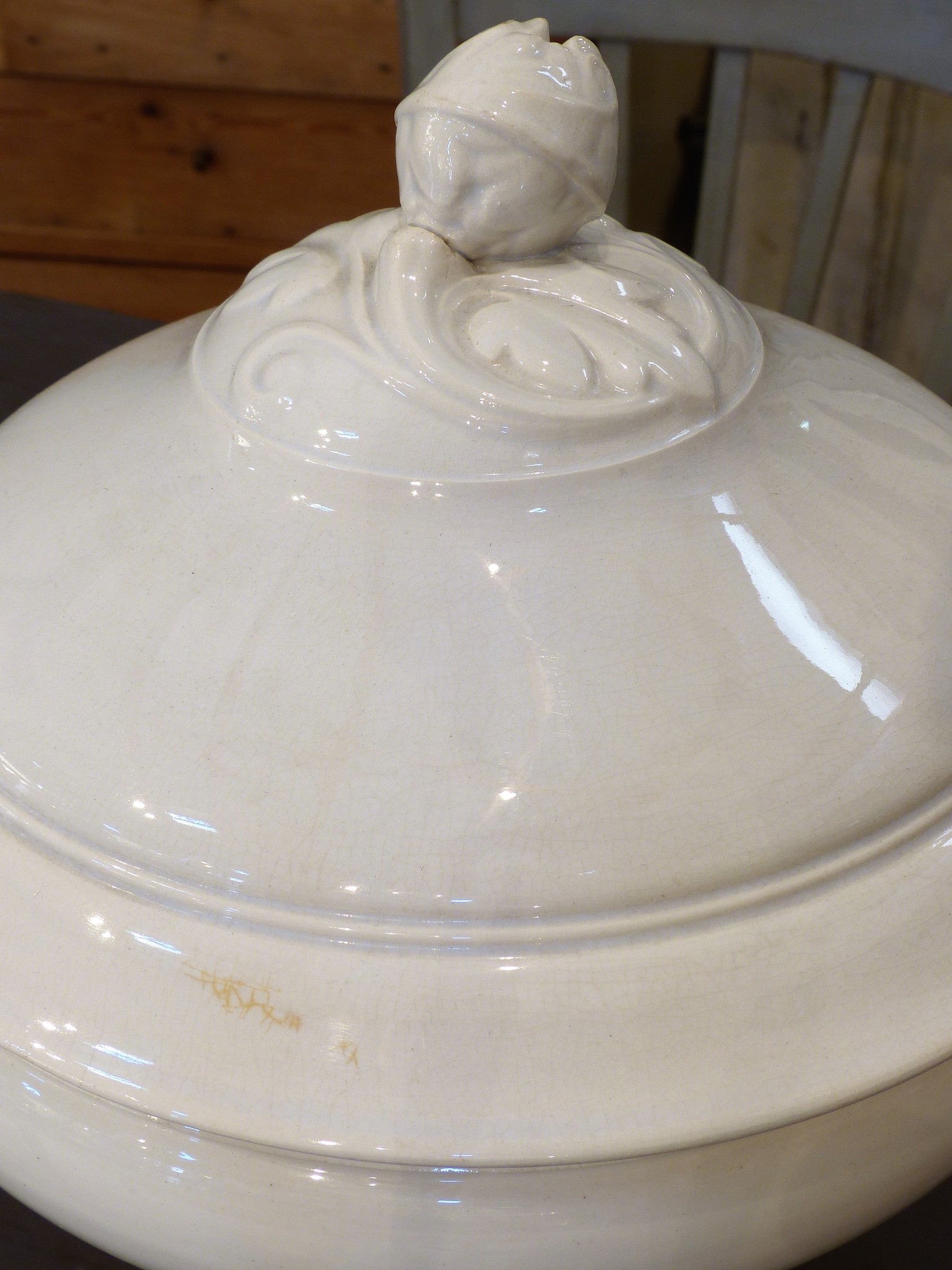 Late 19th century French soup tureen - white