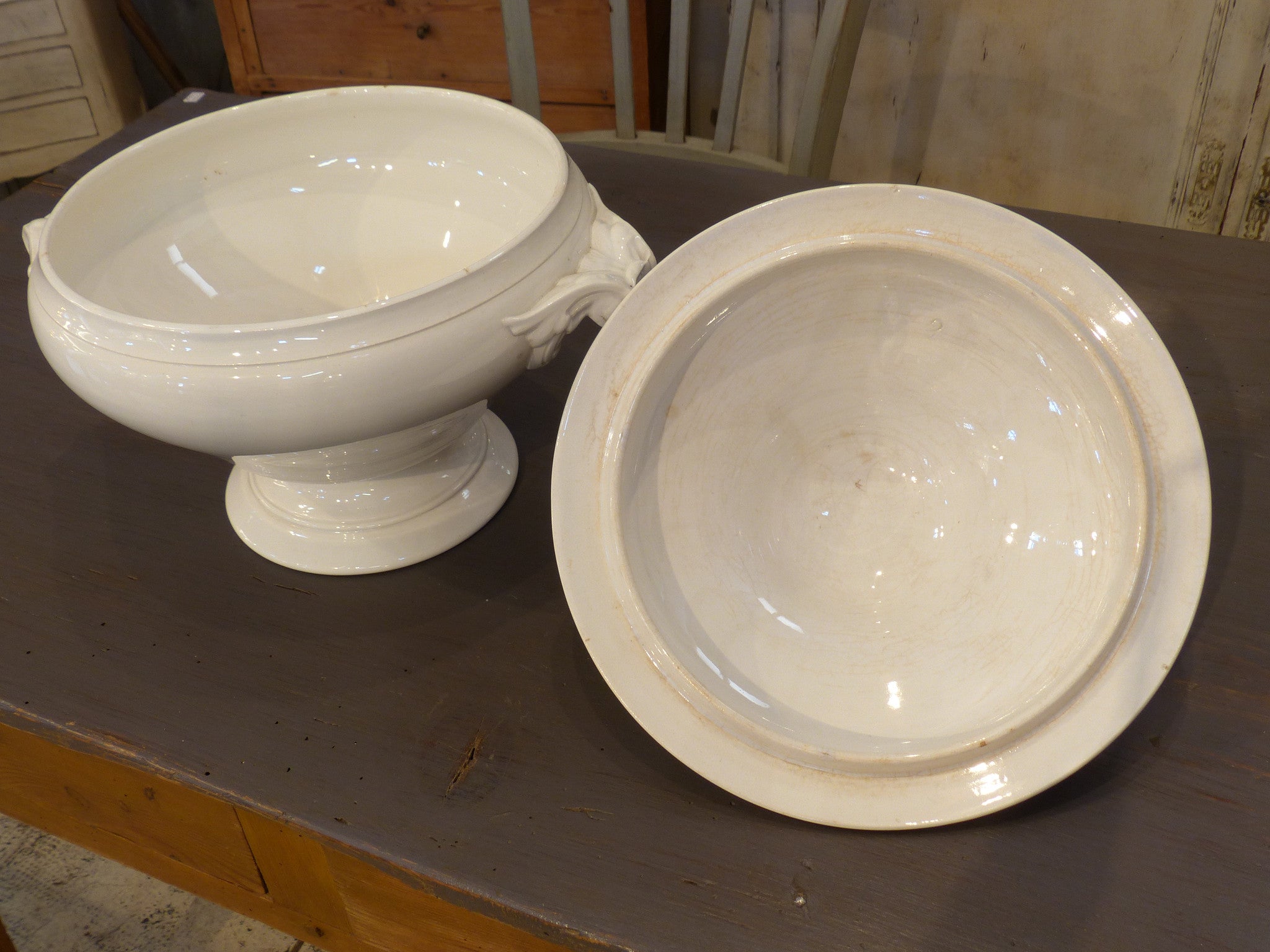 Late 19th century French soup tureen - white