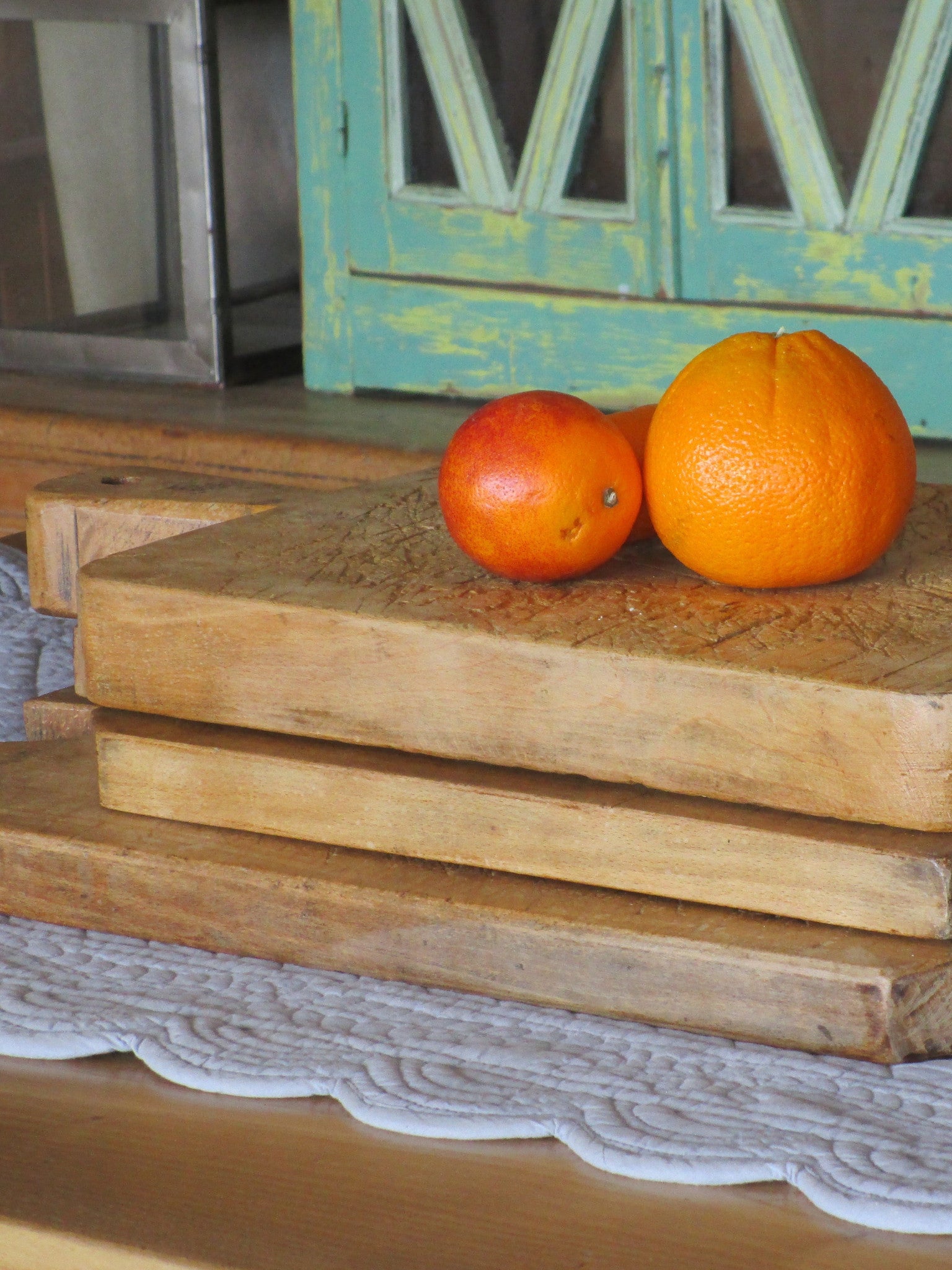 Chunky rustic breadboard 48cm